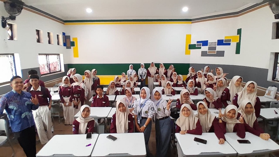 English Club MAN 2 Banjarnegara Ikuti TOEFL Prediction Test