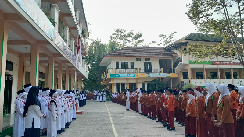 Bukan Hanya yang Bertanding, Semua Bisa Menjadi Juara: Upacara Senin MIFABARA Kobarkan Semangat PORSENI