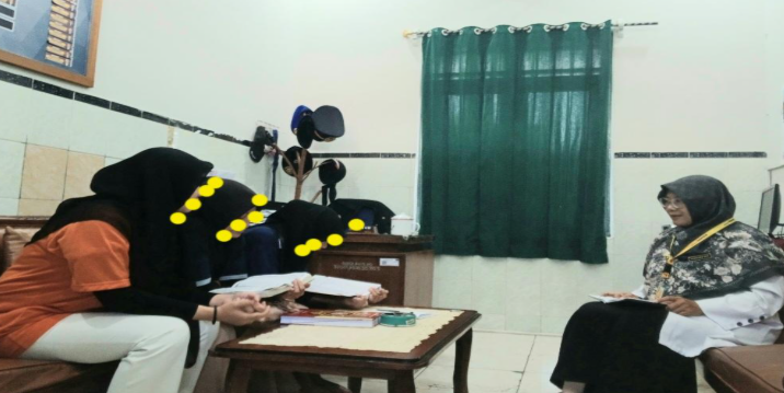 &ldquo;Jangan Kembali ke Jalan Setan&rdquo; Penyuluh Agama Islam KUA Rakit, Fatma Kurnianingsih Nasehati 3 Warga Binaan Rutan Banjarnegara