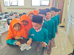 Sinergi MIMAU dan Puskesmas 2 Banjarnegara, dalam menindak Lanjuti CKG dan BIAS, Murid Kelas 1A MIMAU Terima Obat Cacing